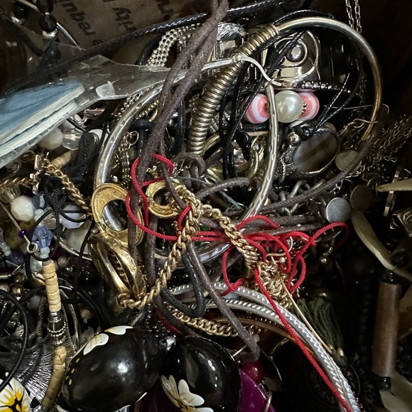 4lb junk jewelry crafting box what you see is what you get - Picture 3 of 4